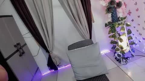 Hi Im LOVIE Please dont forget to follow and thumbs up me online show from 10.04.25