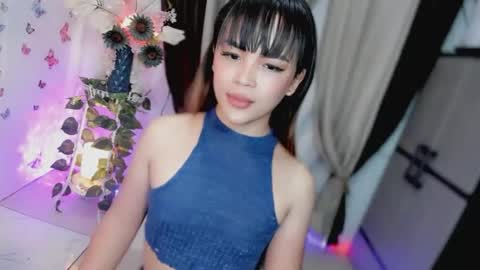 Hi Im LOVIE Please dont forget to follow and thumbs up me online show from 04.14.26