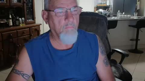 Snapshot of wellhelloo chatting on 03.15.26 Wellhelloo online show from 03.15.26