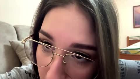 Snapshot of wendolynmusil chatting on 04.10.26 Anna online show from 04.10.26