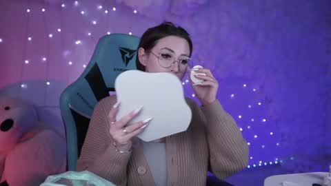 little girl who is always rightLisa online show from 12.05.24