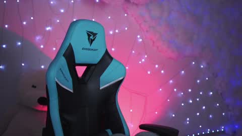 little girl who is always rightLisa online show from 12.12.24