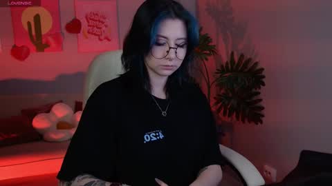 Snapshot of wesleegray chatting on 02.19.26 little girl who is always rightLisa online show from 02.19.26