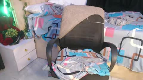 Snapshot of wet_my_pussyyy chatting on 03.07.25 lucy online show from 03.07.25