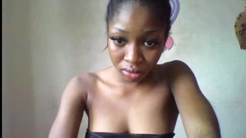 Snapshot of wet_pussy200 chatting on 10.12.25 Bella online show from 10.12.25