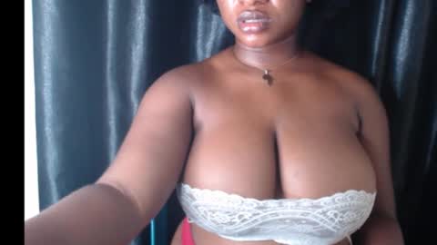 Snapshot of wet_xxpussy55 chatting on 10.10.25 Sonia online show from 10.10.25