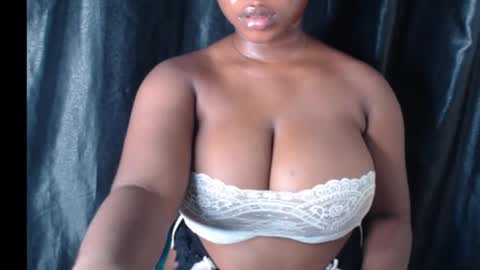 Snapshot of wet_xxpussy55 chatting on 11.23.25 Sonia online show from 11.23.25