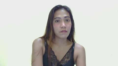 Snapshot of wetpetitechix chatting on 05.19.26 wetpetitechix online show from 05.19.26