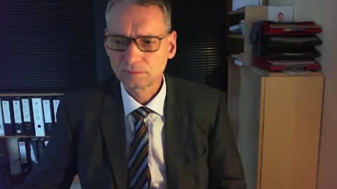 Snapshot of wetsuitedman chatting on 01.04.25 Franz online show from 01.04.25