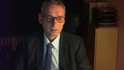 Snapshot of wetsuitedman chatting on 01.09.25 Franz online show from 01.09.25