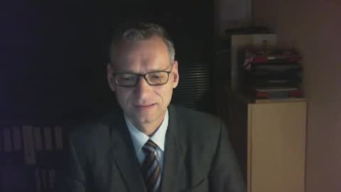 Snapshot of wetsuitedman chatting on 02.01.25 Franz online show from 02.01.25