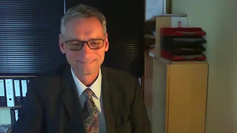 Snapshot of wetsuitedman chatting on 03.10.25 Franz online show from 03.10.25