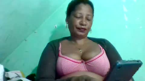 Snapshot of wharda chatting on 06.18.26 wharda online show from 06.18.26