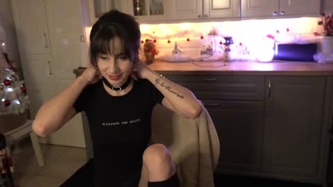 Snapshot of whats_her_name chatting on 01.02.25 Victoria Maria online show from 01.02.25