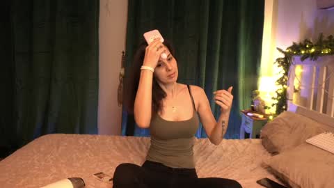 Snapshot of whats_her_name chatting on 01.07.25 Victoria Maria online show from 01.07.25