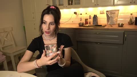 Snapshot of whats_her_name chatting on 01.10.25 Victoria Maria online show from 01.10.25