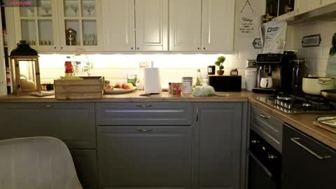 Snapshot of whats_her_name chatting on 01.19.25 Victoria Maria online show from 01.19.25