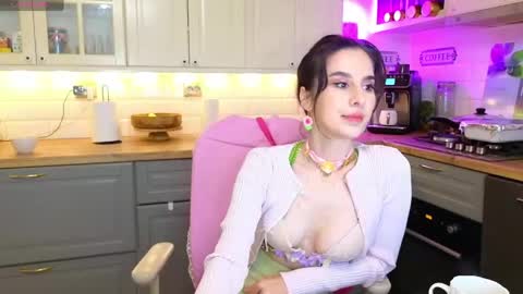 Snapshot of whats_her_name chatting on 04.26.26 Victoria Maria online show from 04.26.26