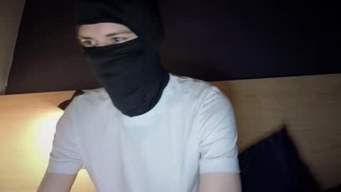 whispero_o online show from 12.04.25