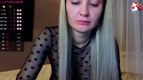 Snapshot of white_captivity chatting on 12.04.24 Elle online show from 12.04.24