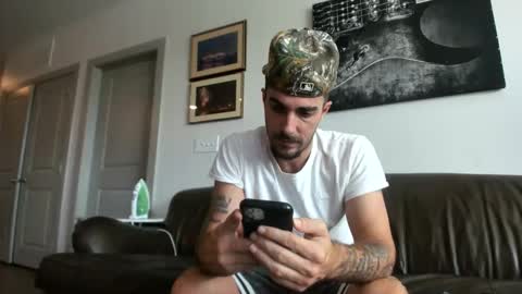 Snapshot of whitechocalate91 chatting on 10.02.25 just str8 stud nut 1000 online show from 10.02.25