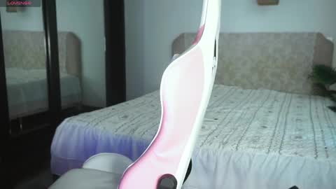 whitehelenn online show from 04.17.26