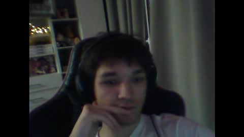 Snapshot of whitekingg chatting on 11.23.25 whitekingg online show from 11.23.25