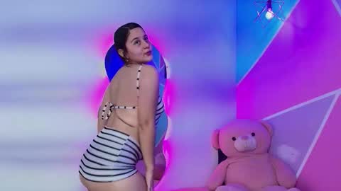 Snapshot of whitney_brown_ chatting on 02.12.26 Whitney online show from 02.12.26