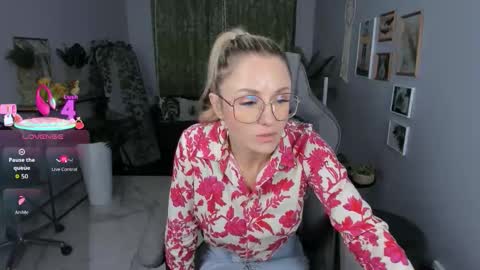 whitneypunnch online show from 03.23.26