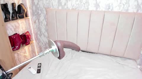 whitneyyfox online show from 09.14.25