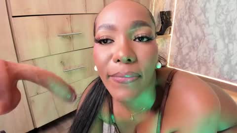 Snapshot of whitneyyfox chatting on 05.27.26 whitneyyfox online show from 05.27.26
