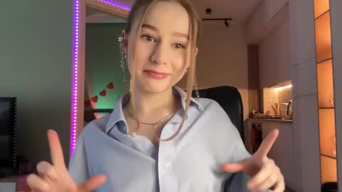 Snapshot of whoisalisa chatting on 12.14.24 Alisa online show from 12.14.24
