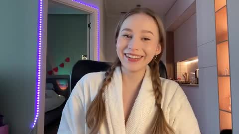 Snapshot of whoisalisa chatting on 12.15.24 Alisa online show from 12.15.24