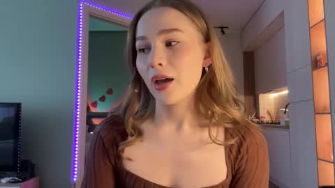 Snapshot of whoisalisa chatting on 12.21.24 Alisa online show from 12.21.24