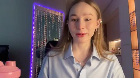Snapshot of whoisalisa chatting on 12.28.24 Alisa online show from 12.28.24