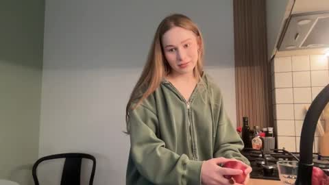Snapshot of whoisalisa chatting on 01.12.25 Alisa online show from 01.12.25
