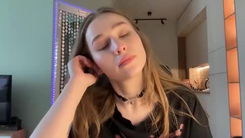 Snapshot of whoisalisa chatting on 01.21.25 Alisa online show from 01.21.25