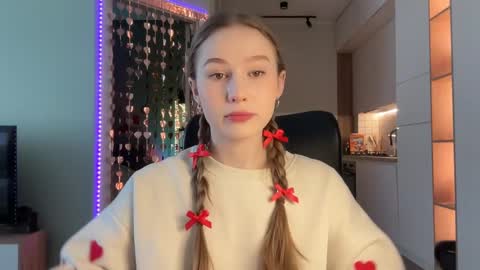 Snapshot of whoisalisa chatting on 02.01.25 Alisa online show from 02.01.25