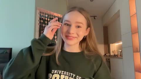 Snapshot of whoisalisa chatting on 02.27.25 Alisa online show from 02.27.25