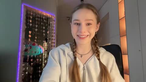 Snapshot of whoisalisa chatting on 03.01.25 Alisa online show from 03.01.25