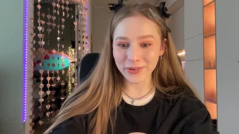 Snapshot of whoisalisa chatting on 03.02.25 Alisa online show from 03.02.25