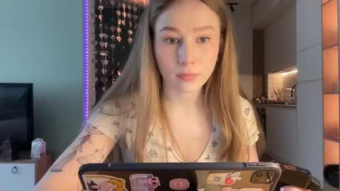 Snapshot of whoisalisa chatting on 03.04.25 Alisa online show from 03.04.25