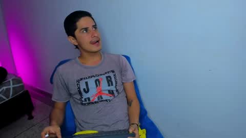 Snapshot of wickedboy_twink chatting on 06.01.26 JAISON online show from 06.01.26