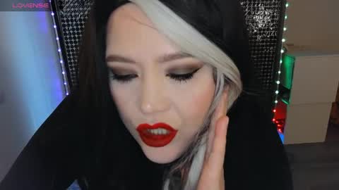 Snapshot of wickedxqueen chatting on 04.15.26 Laura online show from 04.15.26