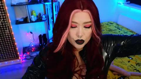 Snapshot of wickedxqueen chatting on 05.10.26 Laura online show from 05.10.26
