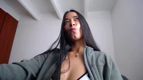 Snapshot of wifhot chatting on 11.25.25 Ilauren online show from 11.25.25