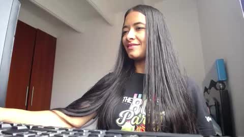 Snapshot of wifhot chatting on 03.04.26 Ilauren online show from 03.04.26