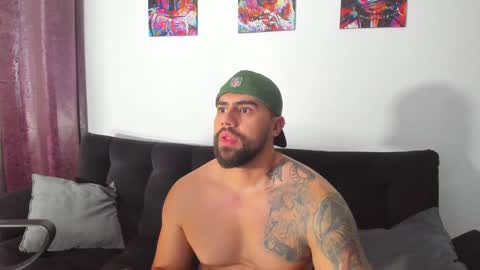 Snapshot of wild_couplesex1 chatting on 01.30.25 Devon and Chloe online show from 01.30.25