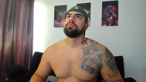 Snapshot of wild_couplesex1 chatting on 03.01.25 Devon and Chloe online show from 03.01.25