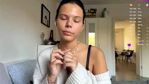 Mia online show from 11.06.25